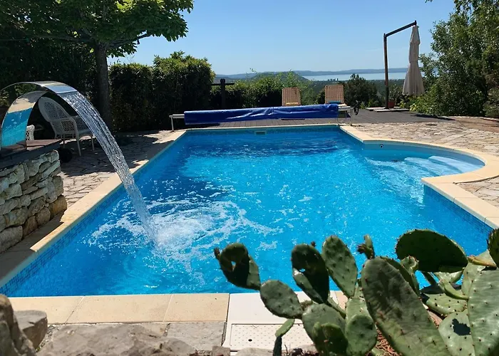 Panorama Pool بالاتونفوريد